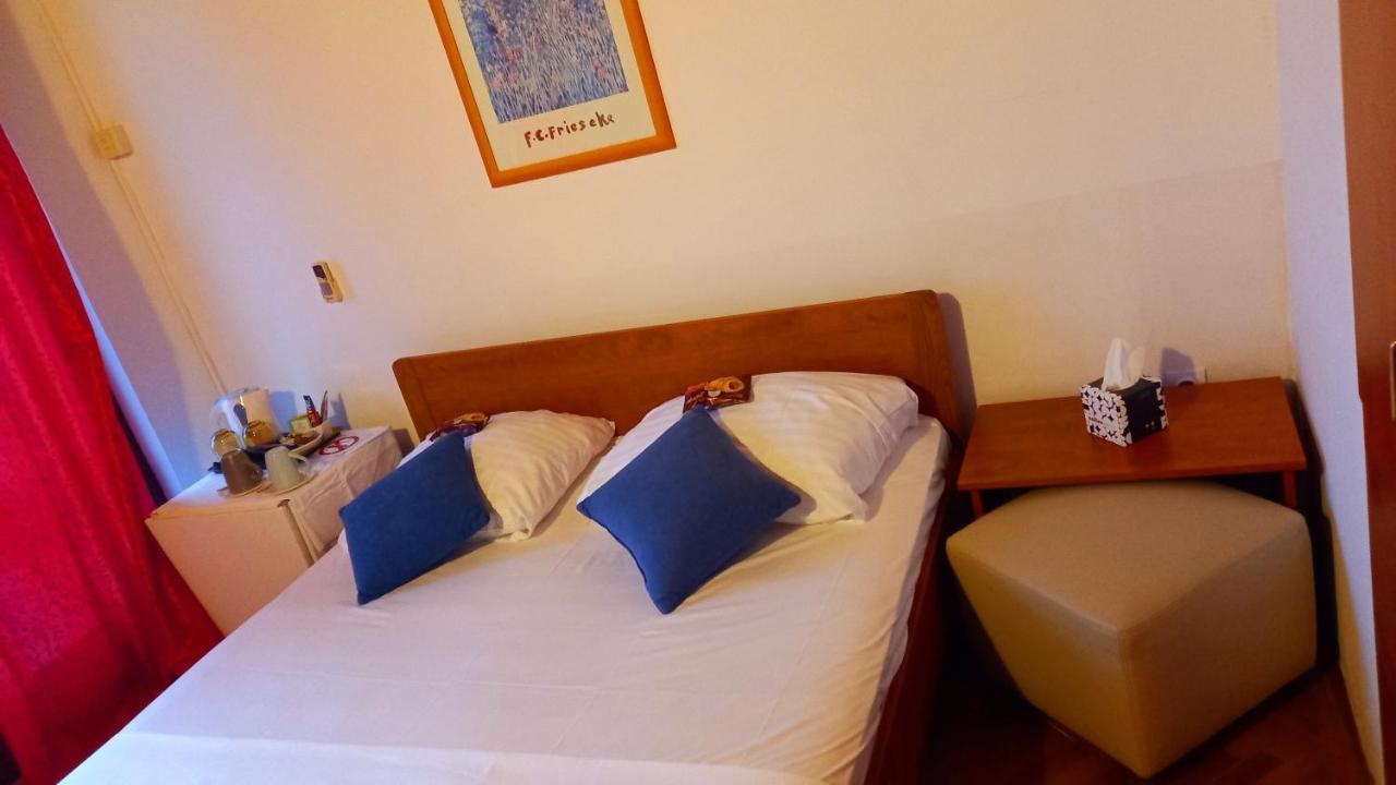 Salyna "Rooms Bela" Icici Luaran gambar