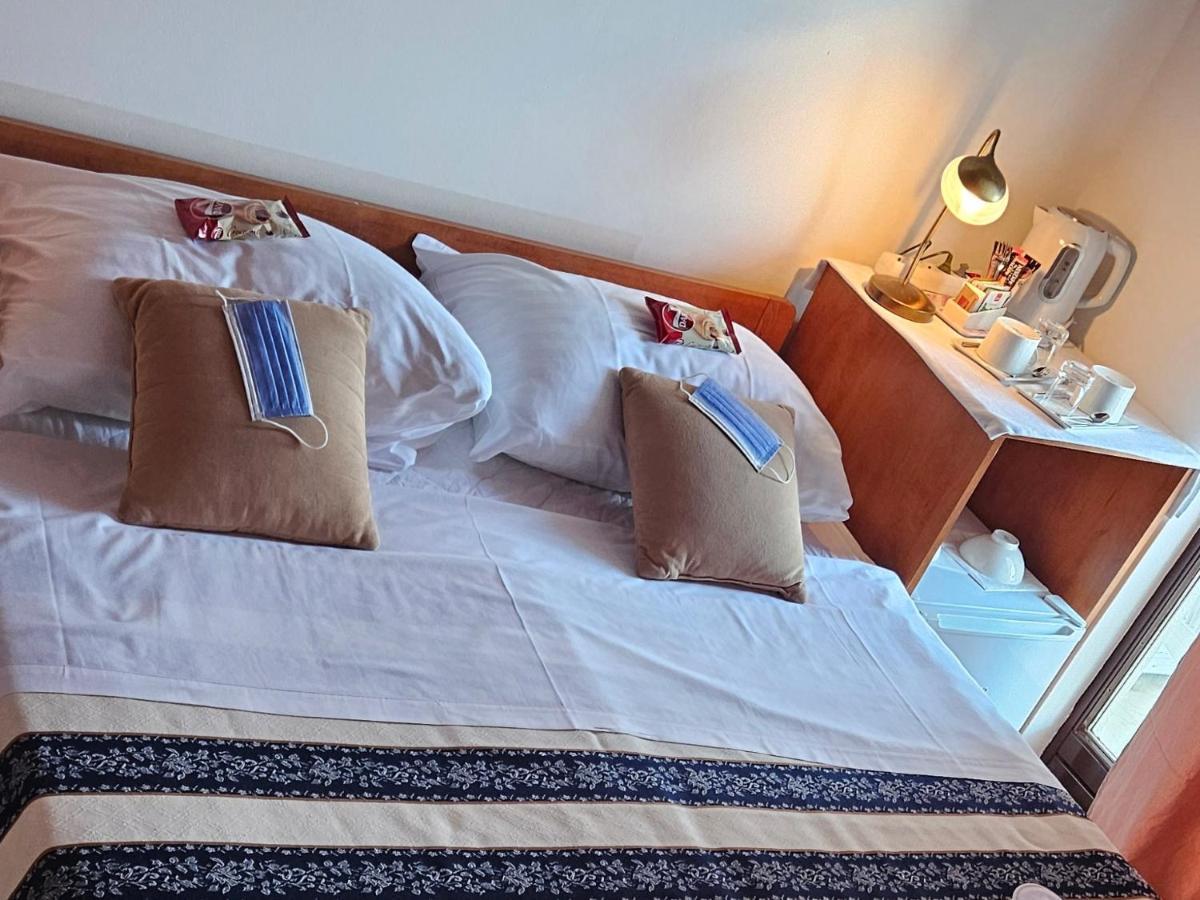 Salyna "Rooms Bela" Icici Luaran gambar