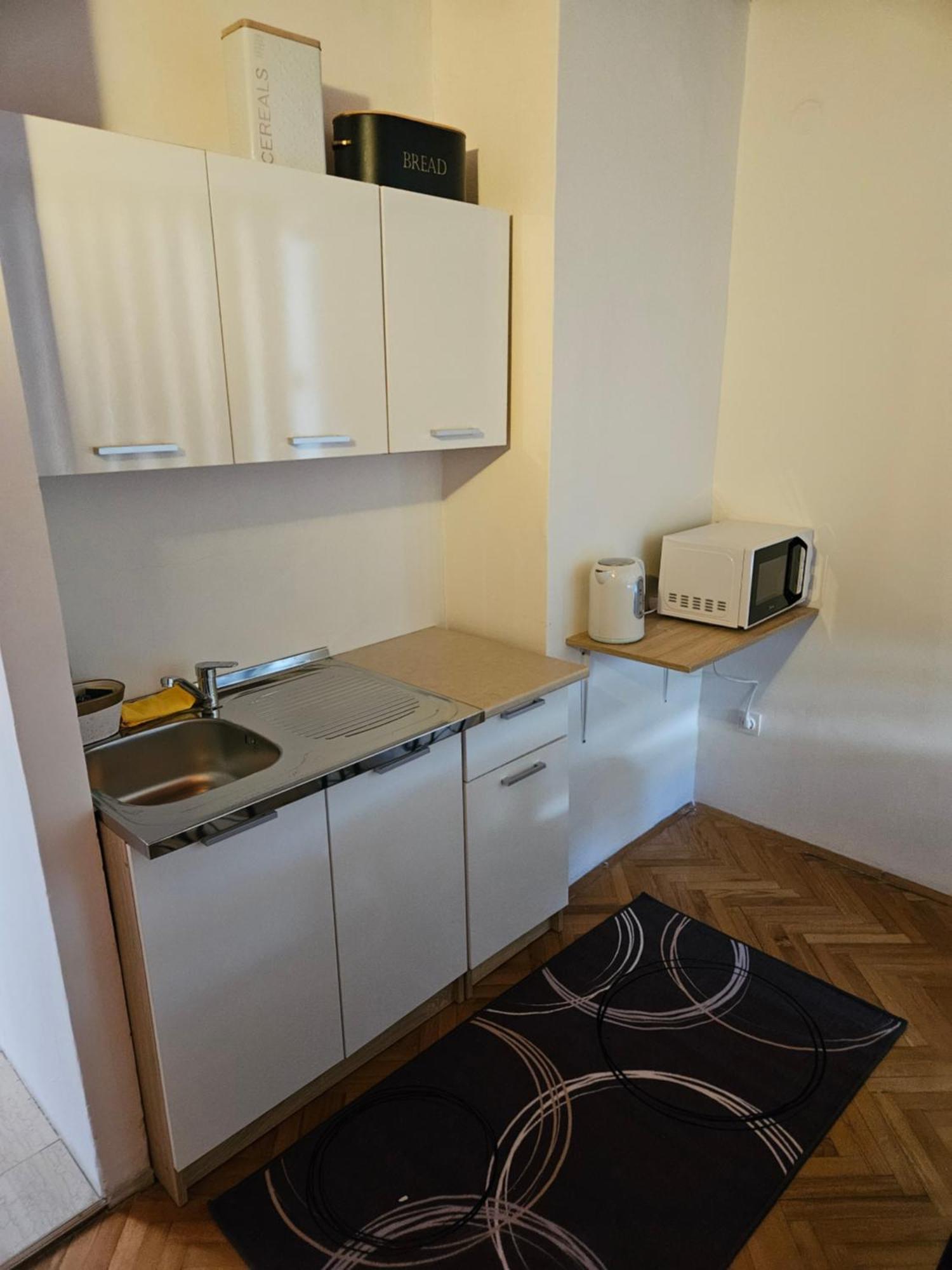 Salyna "Rooms Bela" Icici Luaran gambar