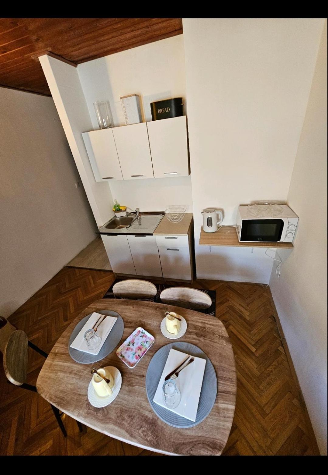 Salyna "Rooms Bela" Icici Luaran gambar